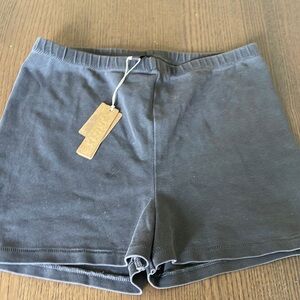 Skims biker shorts small